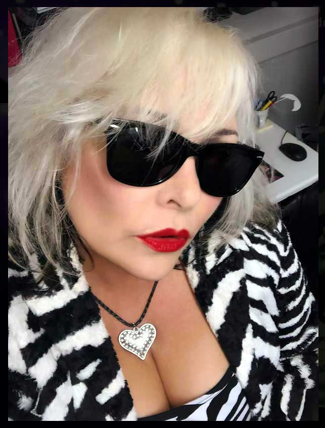 <q>Michelle-lips-and-shades</q>