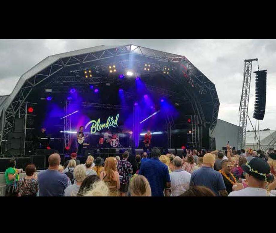 <q>band-on-stage-1</q>