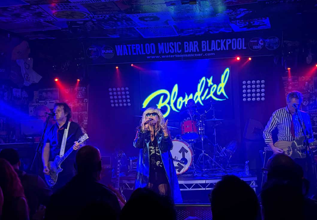 <q>blondied-waterloo-backdrop</q>